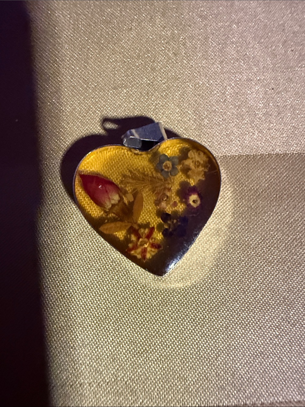 Sterling silver framed Heart-Shaped Floral Pendant in Golden Yellow - Picture 1 of 1